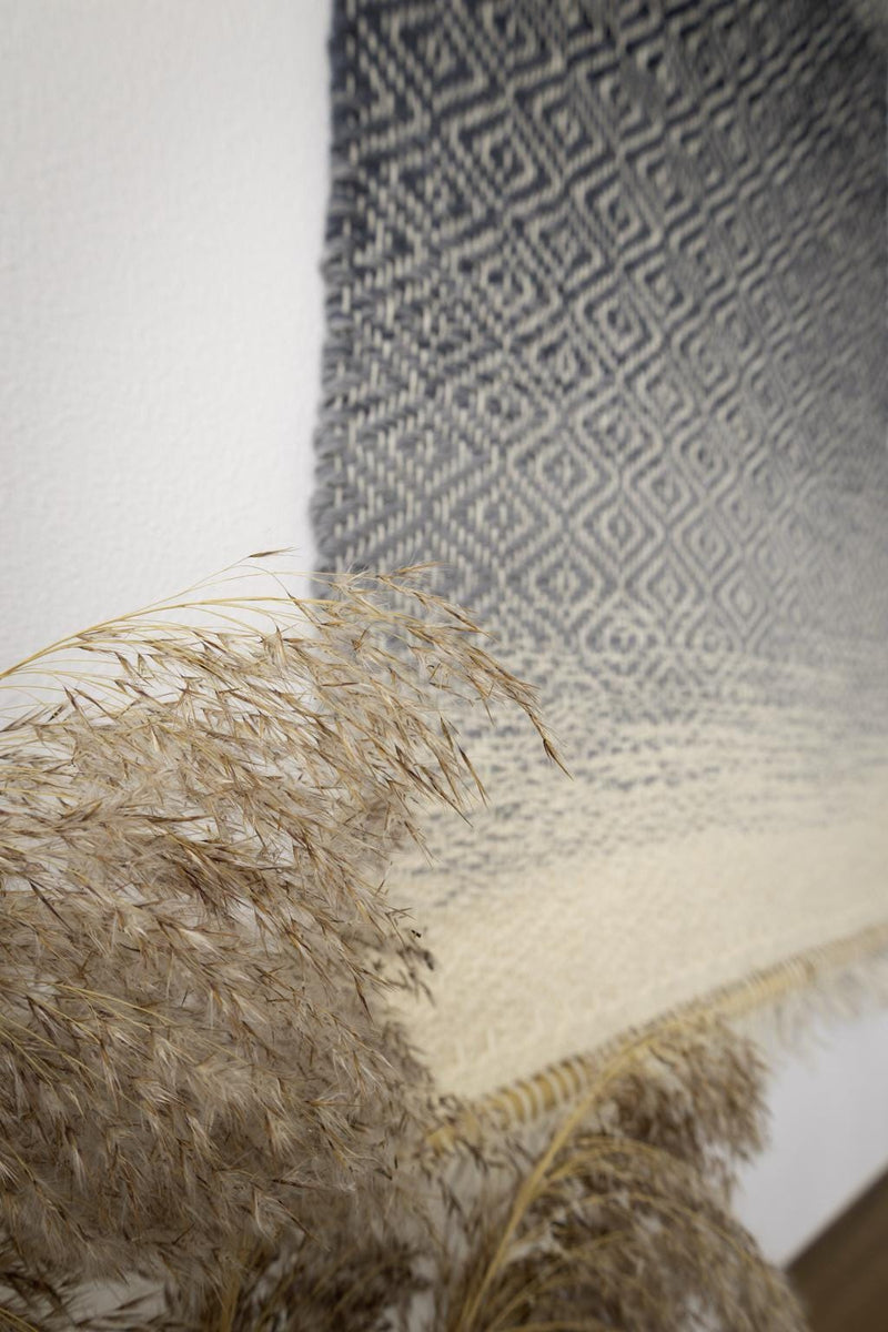 BLUO – A Calm Horizon Woven in Wool